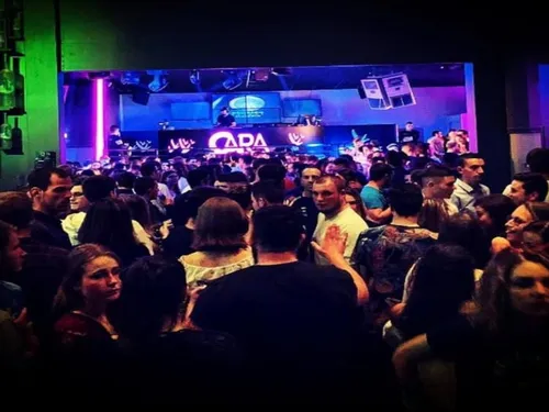 Fermeture des discothèques : "nous sommes peu de choses pour ce...